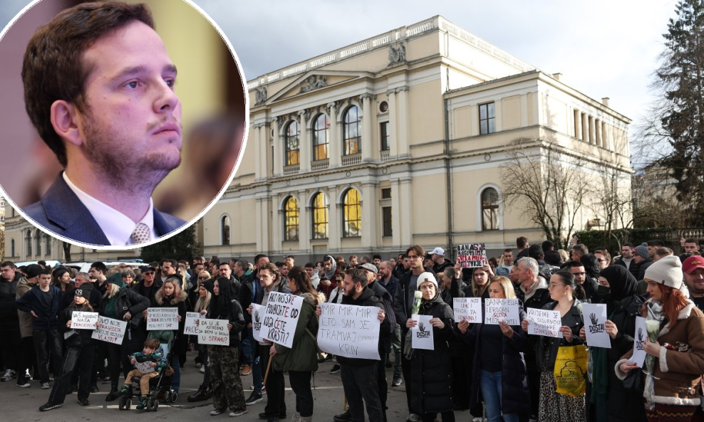 Nihad Uk (u krugu) popustio je pod pritiskom mladih prosvjednika