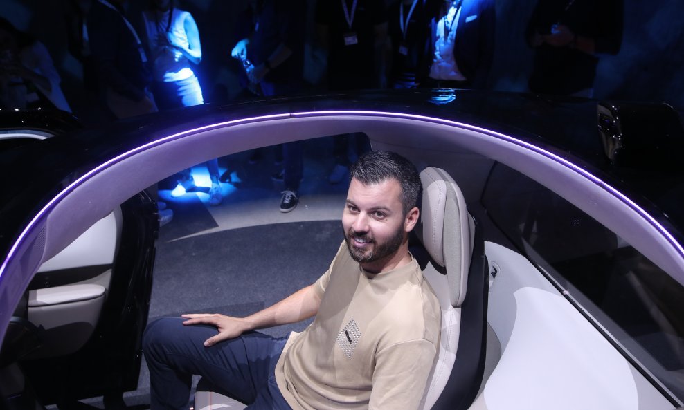 Mate Rimac u svom robotaksiju 'Verne'