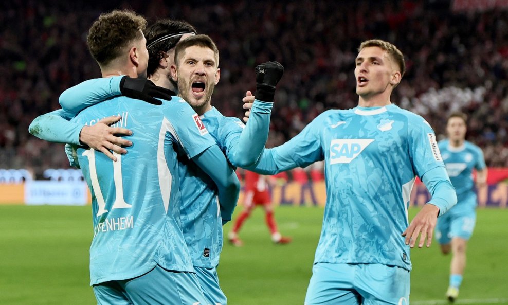 Andrej Kramarić slavi sa suigračima