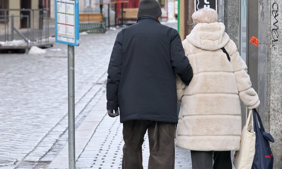 Umirovljenici u pojedinim slučajevima moraju dostaviti potvrde o životu - ilustracija