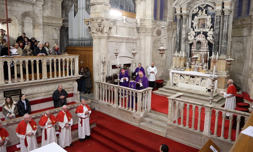 Sveta misa 2025. na Čistu srijedu u šibenskoj katedrali