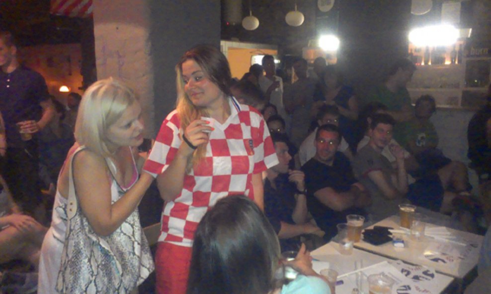 Hrvatske navijačice iz Srbije