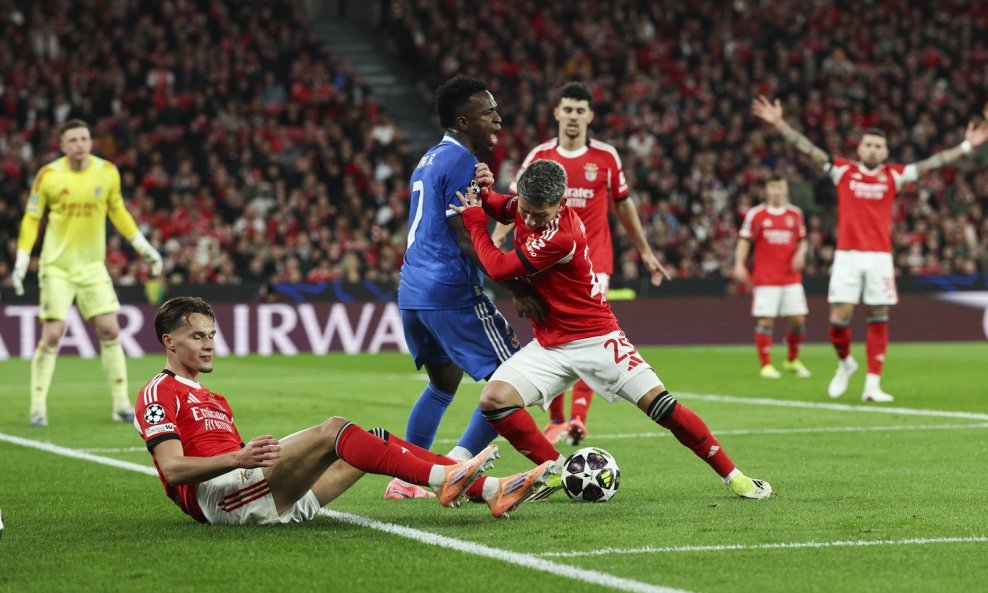 Gianluca Prestianni se nagurava s Viniciusom