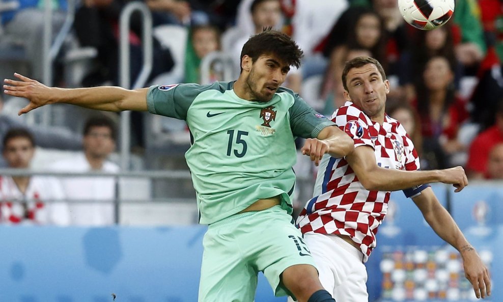 Andre Gomes vs. Darijo Srna