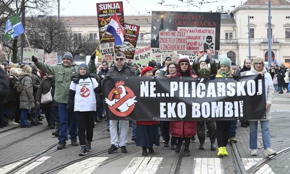 Prosvjed u Zagrebu protiv izgradnje megafarme pilića