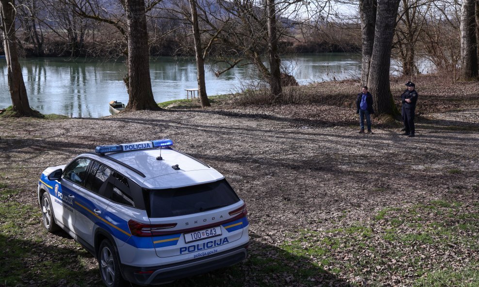 Migranti upali u rijeku Unu kod Hrvatske Kostajnice