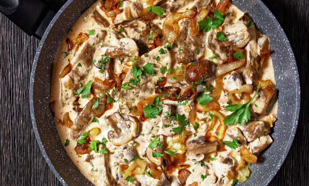 Zapečena tjestenina sa šampinjonima