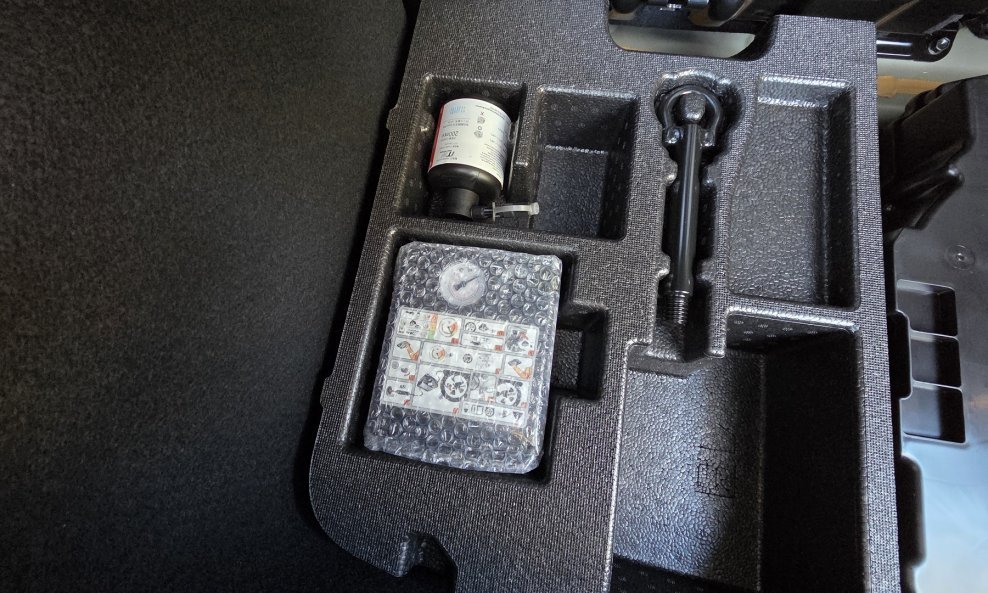 Set za popravak oštećene gume