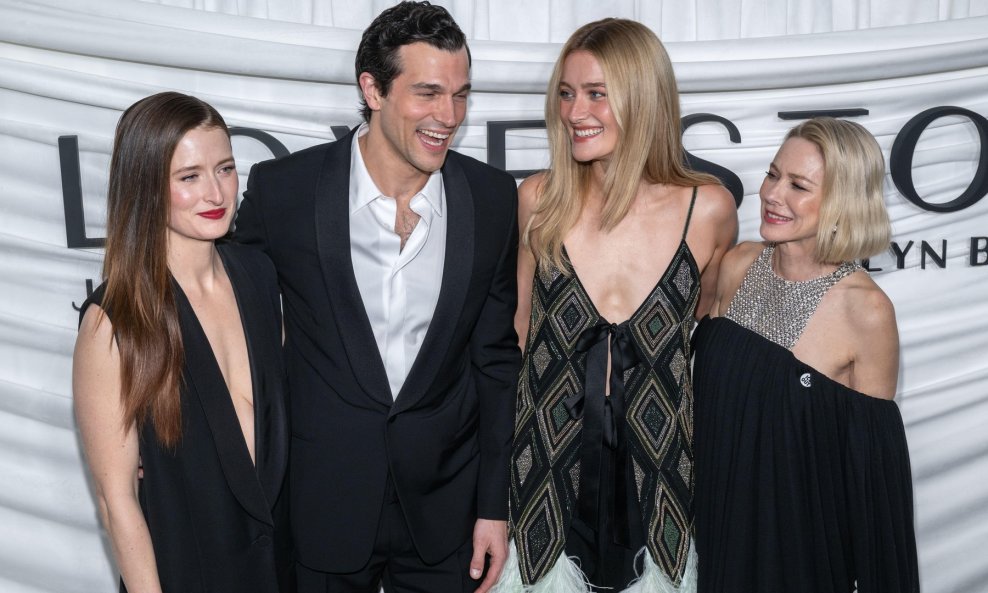 Grace Gummer, Paul Anthony Kelly, Sarah Pidgeon i Naomi Watts