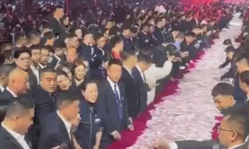 Kineski milijarder dijeli novac