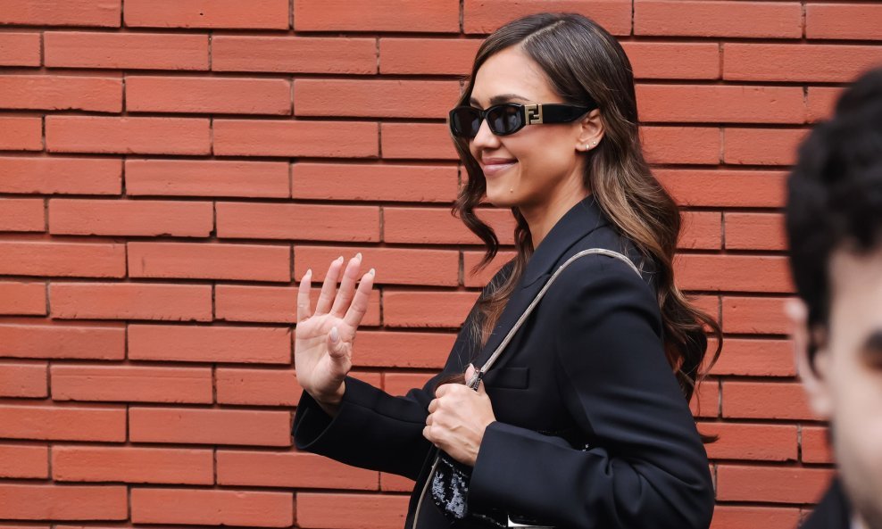Jessica Alba na Fendijevoj reviji