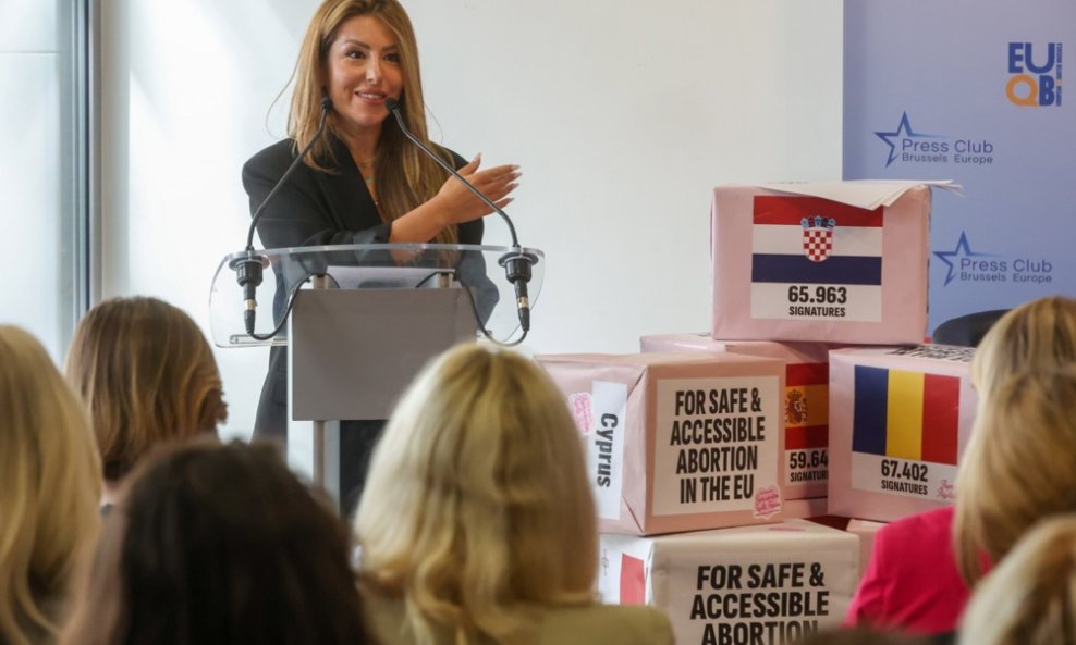 Prikupljeni potpisi za dostupan pobačaj