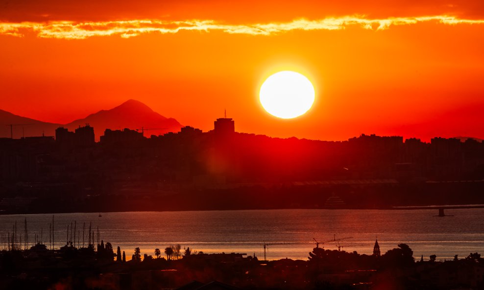 Svitanje u Kaštelima