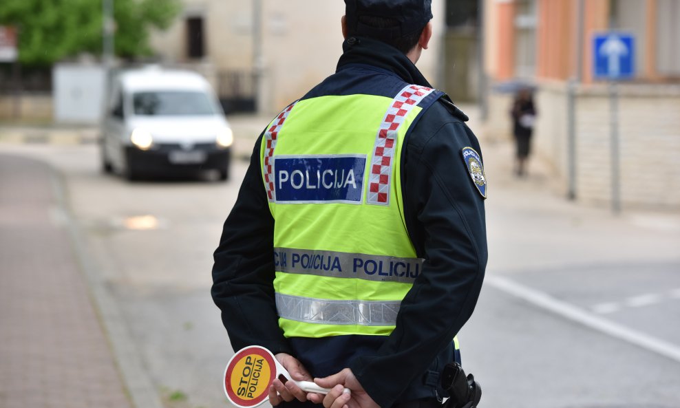 Policijsko zaustavljanje (ilustracija)