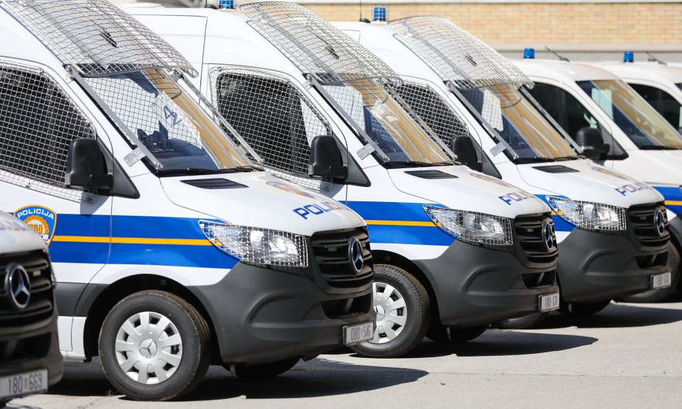 Policijska kombi vozila