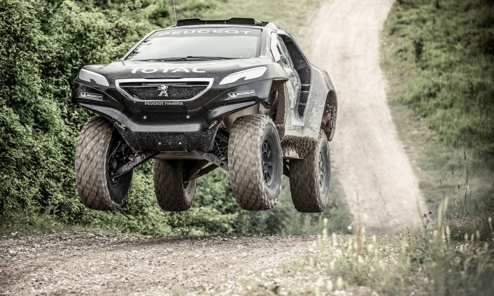 Peugeot-2008-DKR-3[3]