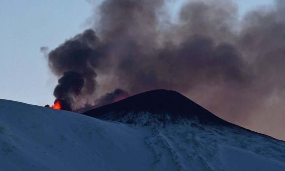 Vulkan Etna, jedna od erupcija krajem prosinca 2025. godine - Ilustracija