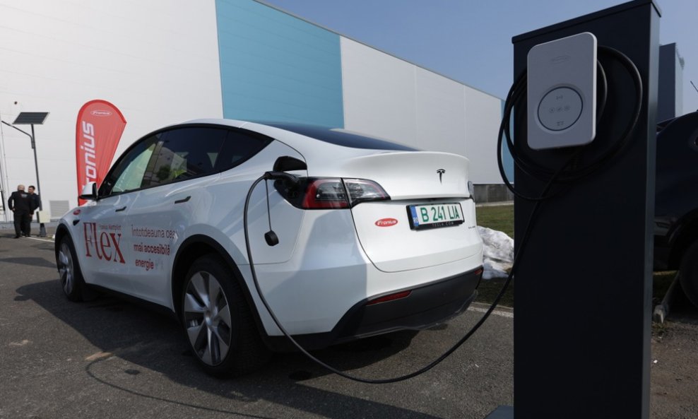 Električni automobil - illustracija