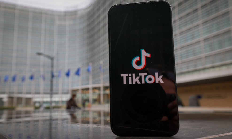 TikTok, Europski parlament - ilustracija