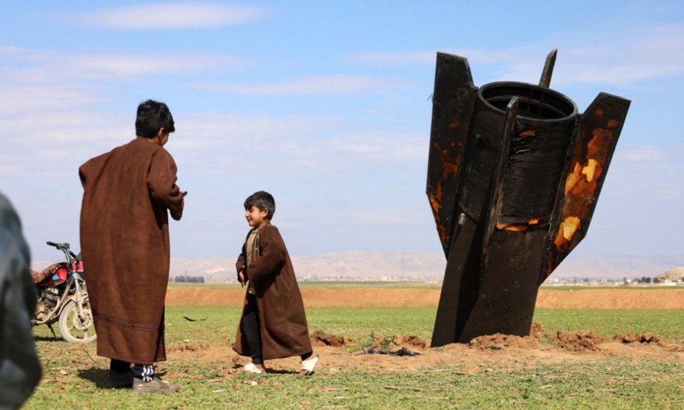 Iranski projektil pao u selo u Siriji