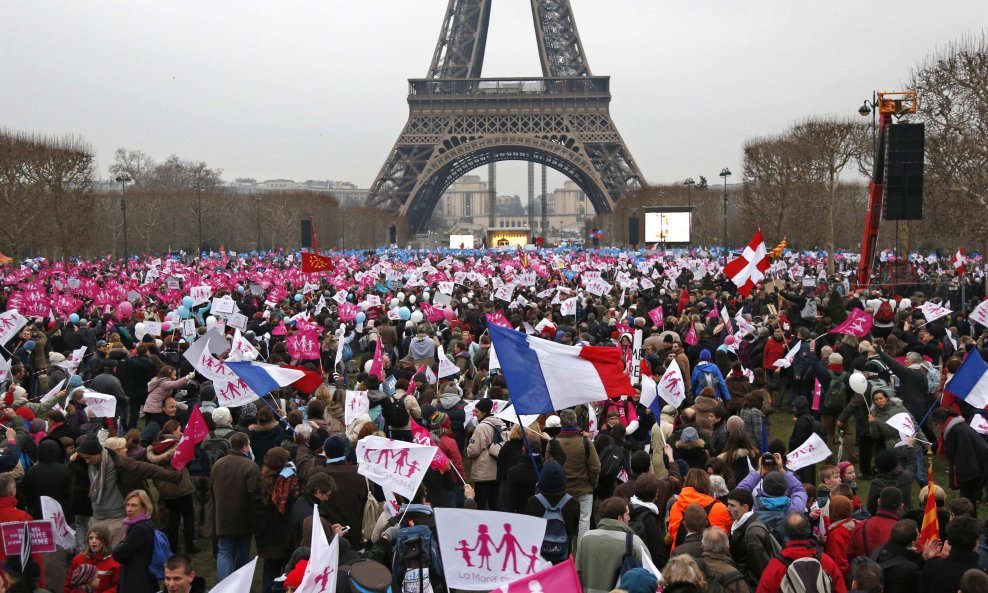 Prosvjedi u Parizu antigay gay