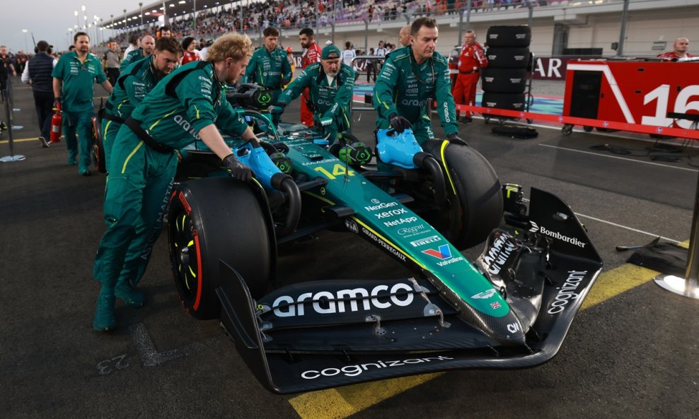 Bolid Astona Martina