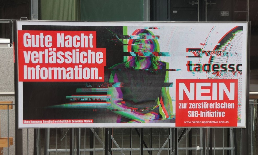 Plakat iz kampanje za referendum kojim se traži da se odbije smanjenje pretplate