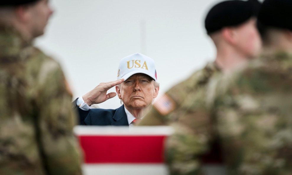 Donald Trump na dočeku tijela poginulih vojnika