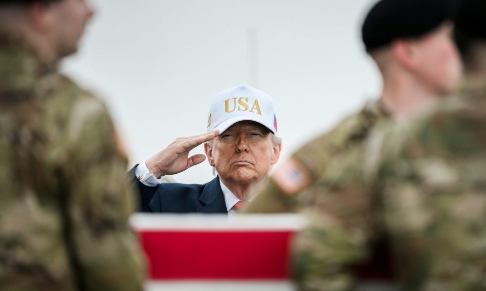 Donald Trump na dočeku tijela poginulih vojnika