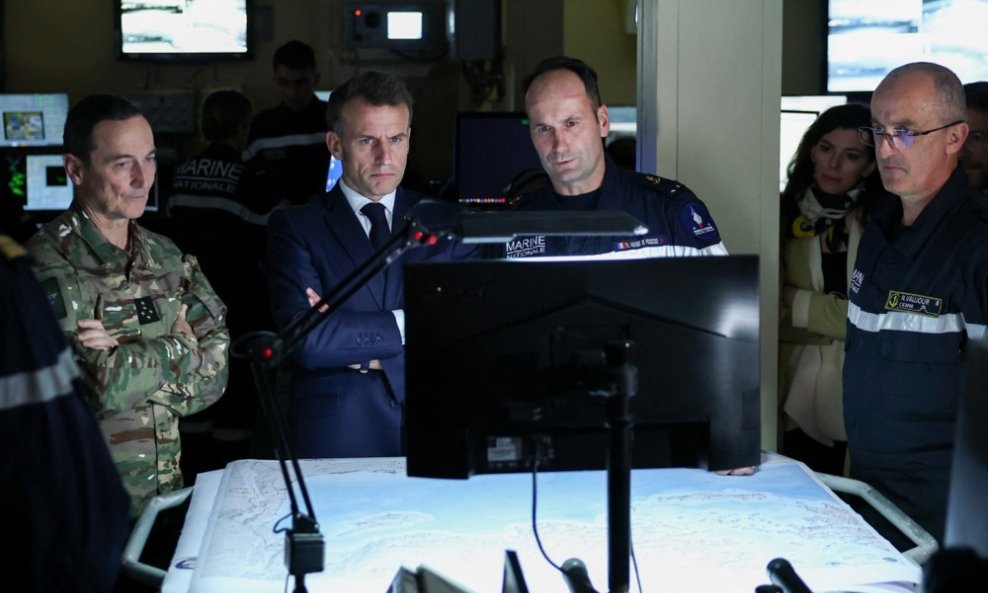 Francuski predsjednik Macron posjetio je nosač zrakoplova Charles de Gaulle