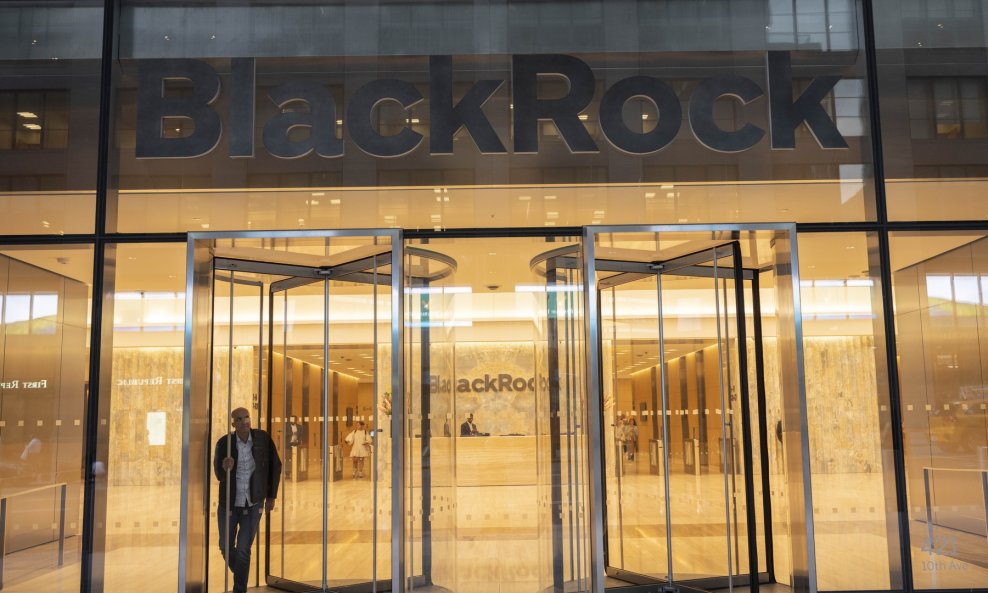 Black Rock se suočava s povlačenjem sredstava investitora