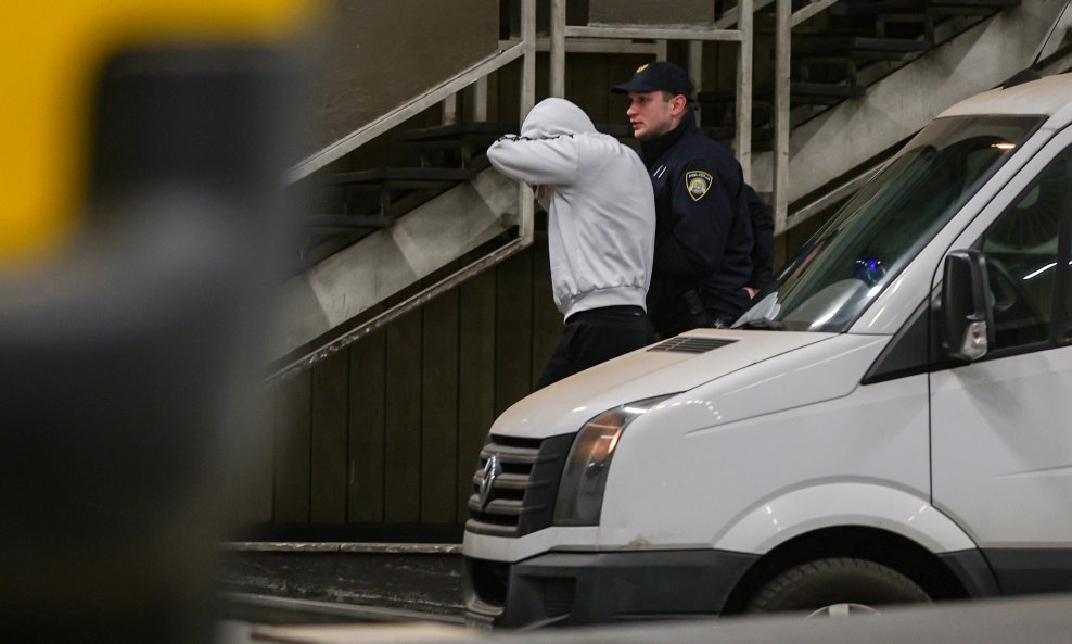 Privođenje uhićenih