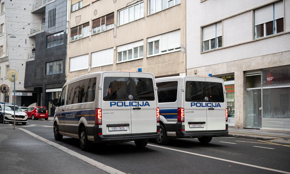 Policijski kombi ispred Županijskog suda u Zagrebu (ilustracija)