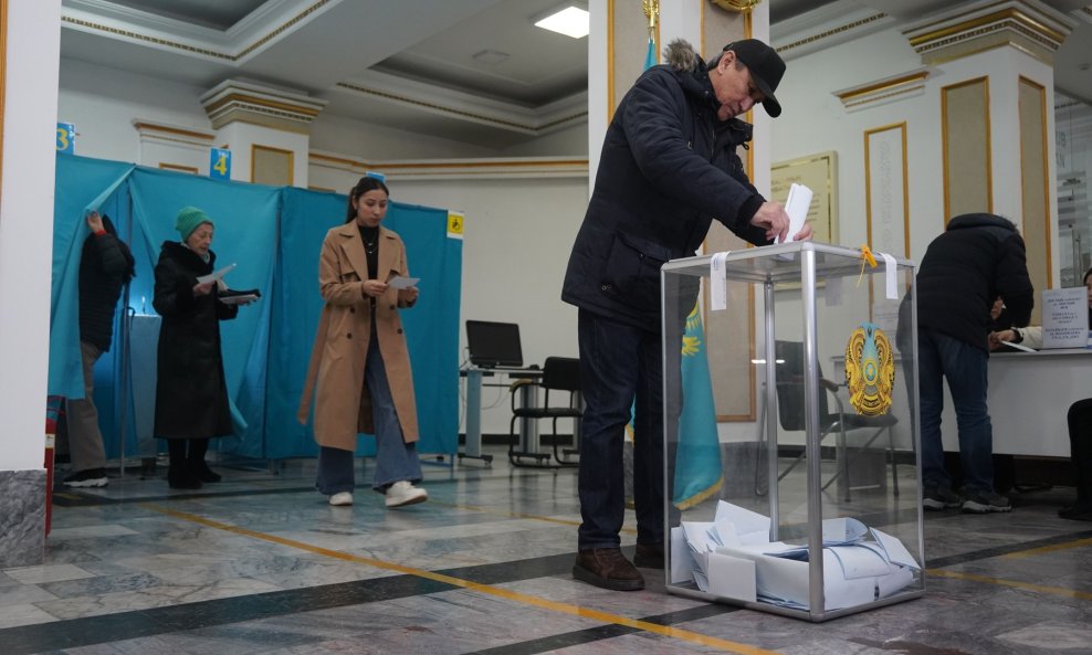 Kazahstanci na referendumu