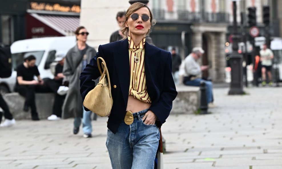 Francuskinje vole nositi traper i u dnevnim i u večernjim kombinacijama