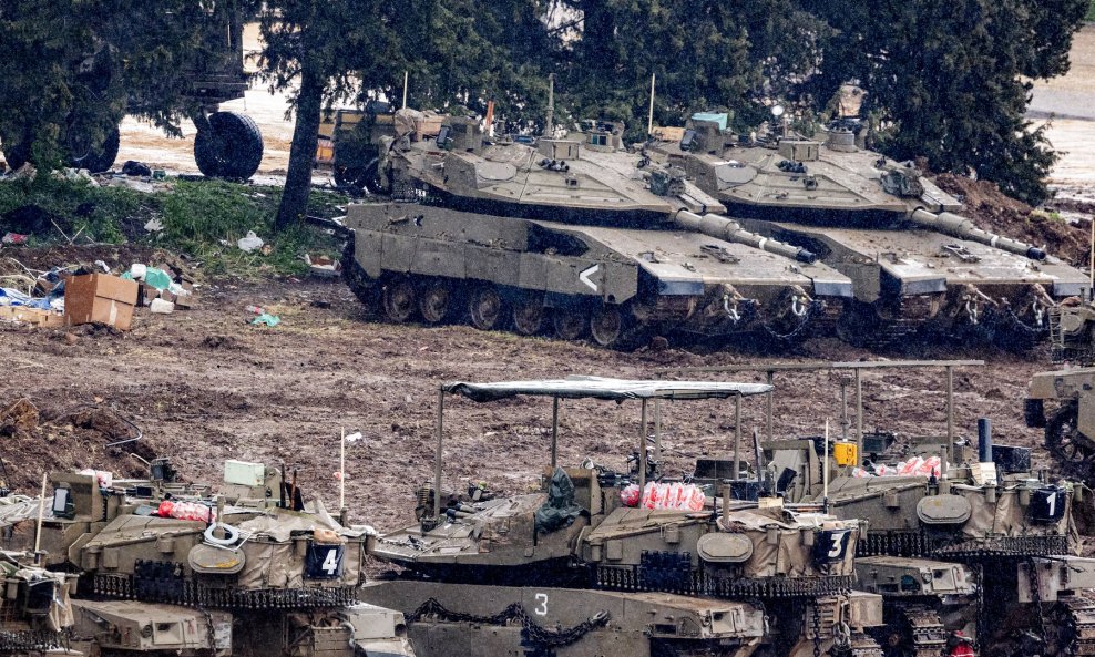 Izraelski tenkovi ulaze u južni Libanon