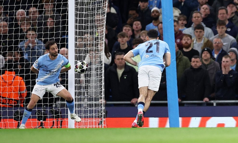 Bernardo Silva igra rukom