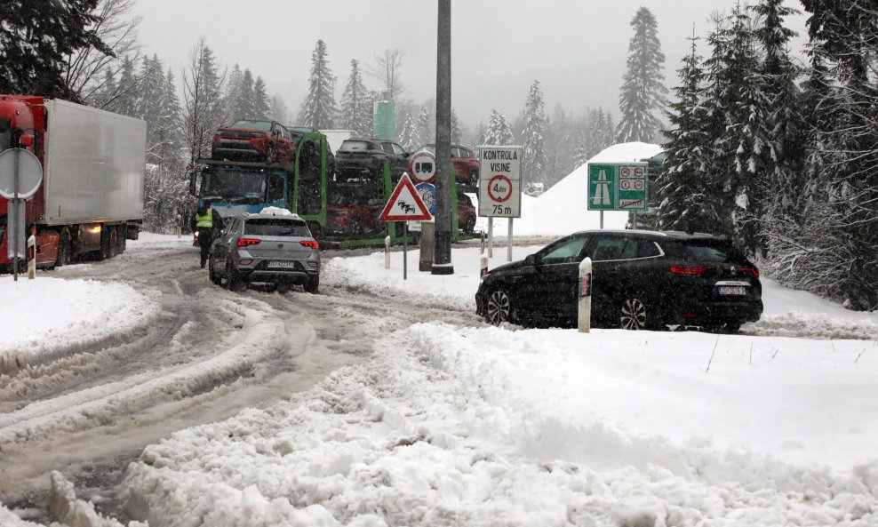 Snijeg u Gorskom kotaru
