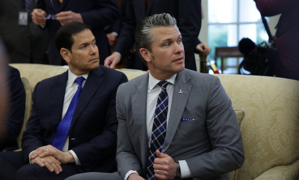 Marco Rubio i Pete Hegseth stanovnici su baze Fort McNair iznad koje su se pojavili dronovi