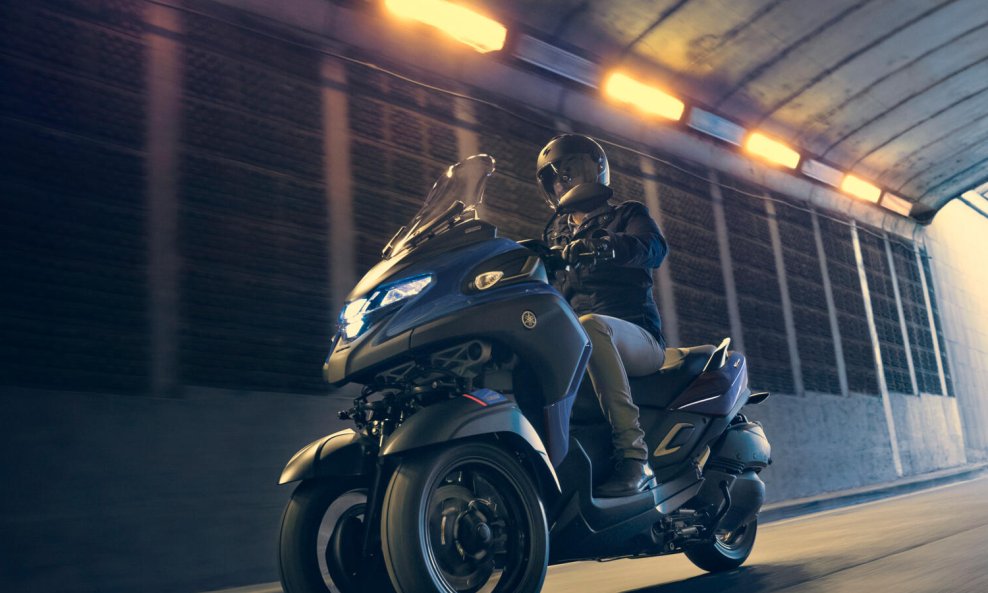 Skuter s tri kotača