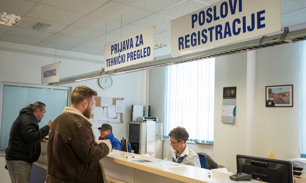 Registracija automobila (ilustracija)