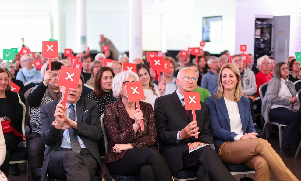 Konferencija 'Zlatne godine uz sigurne financije'
