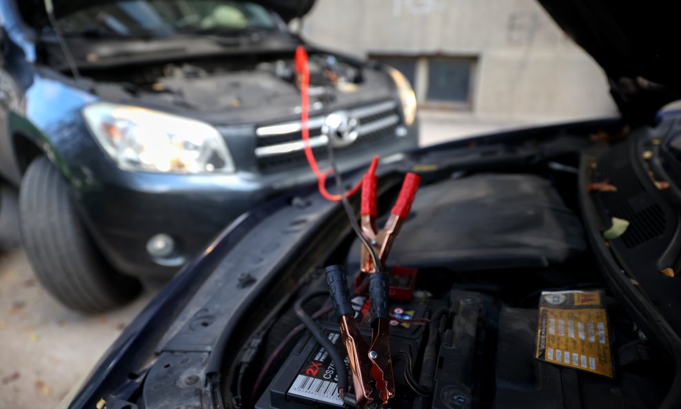 Spajanje automobila na kleme