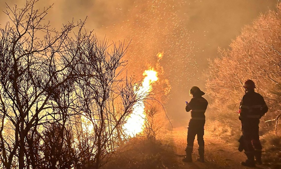 Požar iznad Solina