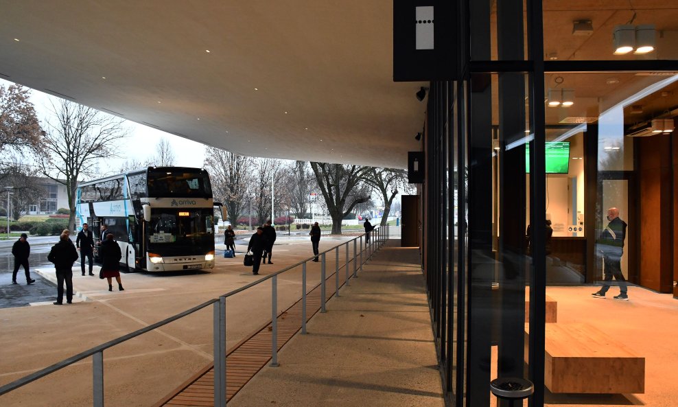 Autobusni kolodvor u Slavonskom Brodu