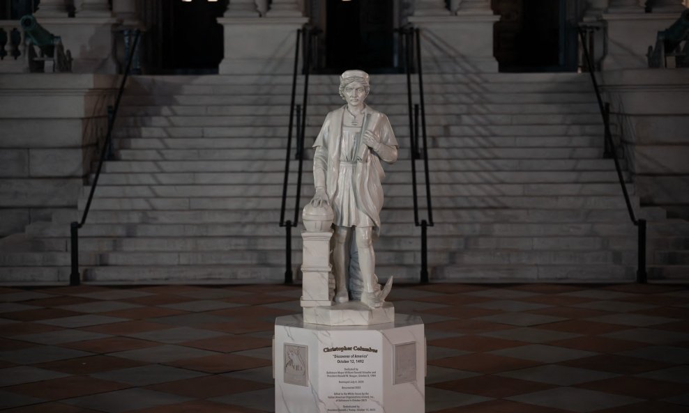 Kristofor Kolumbo ispred Bijele kuće