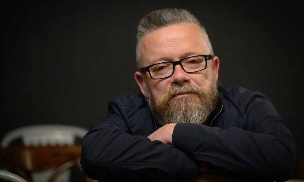 Nemojmo pretjerivati sa samosažaljenjem, i u gorim prilikama od naših, ljudi su se pokušavali – i uspijevali! – rugati, kaže splitski pisac i novinar