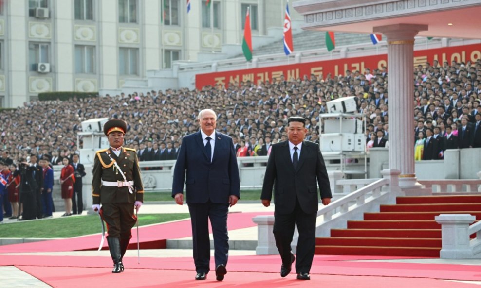Kim Jong Un svečano ugostio Lukašenka