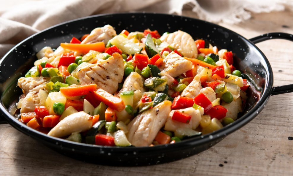 Pečena piletina s povrćem