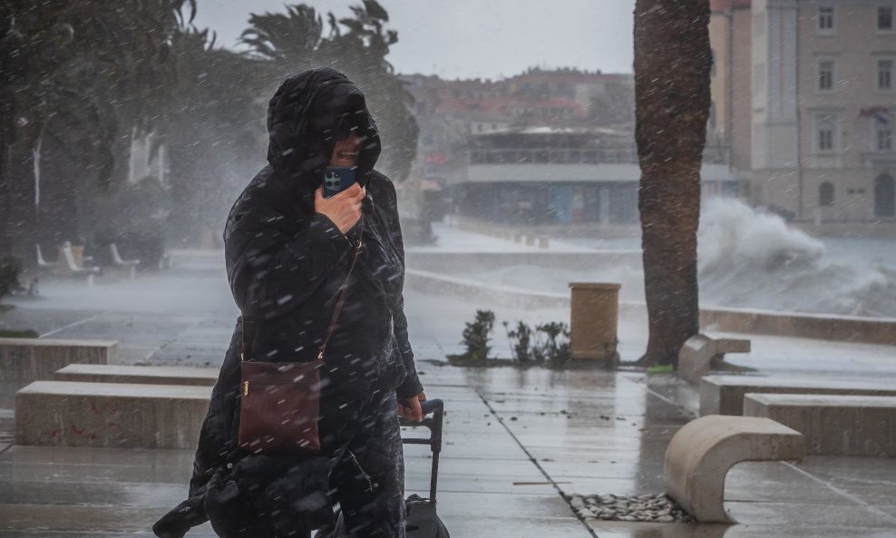 Olujno jugo u Splitu